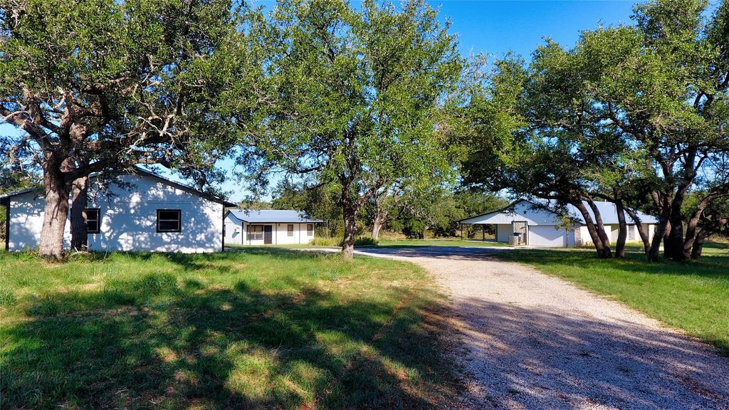 132 Offer LN, Llano, TX 78643