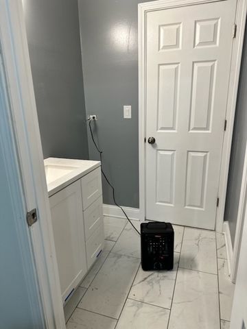 7110 S Champlain Avenue, Chicago, IL 60619