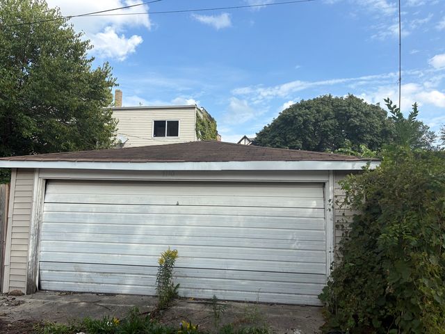 7110 S Champlain Avenue, Chicago, IL 60619