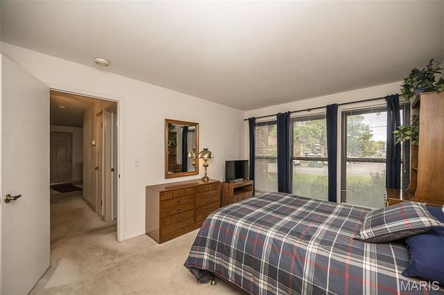 1090 Mersey Bend Drive A, St Louis, MO 63129