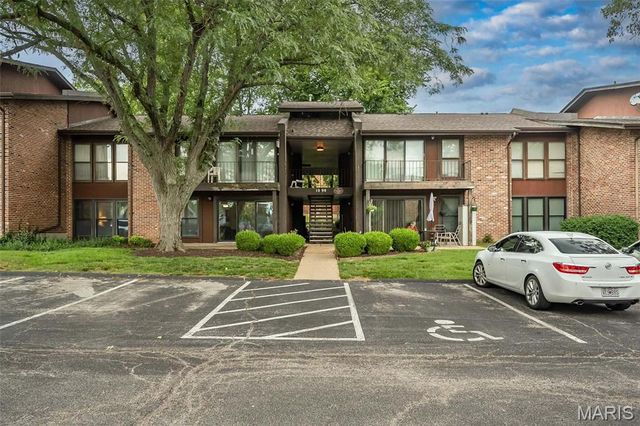 1090 Mersey Bend Drive A, St Louis, MO 63129