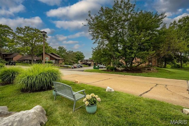 1090 Mersey Bend Drive A, St Louis, MO 63129