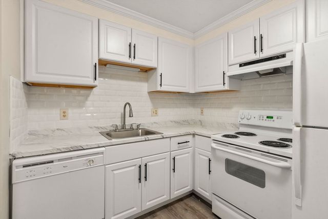 159 Bittersweet Ln 103, Randolph, MA 02368