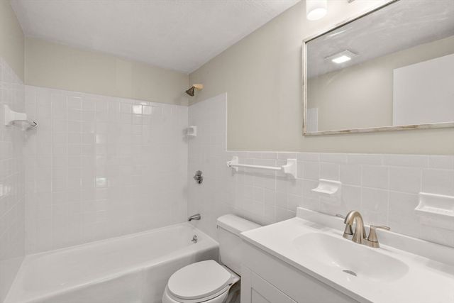 159 Bittersweet Ln 103, Randolph, MA 02368