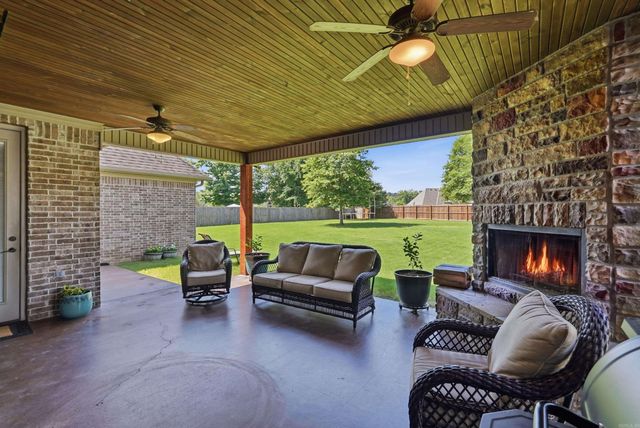 7015 Westshore Avenue, Benton, AR 72019