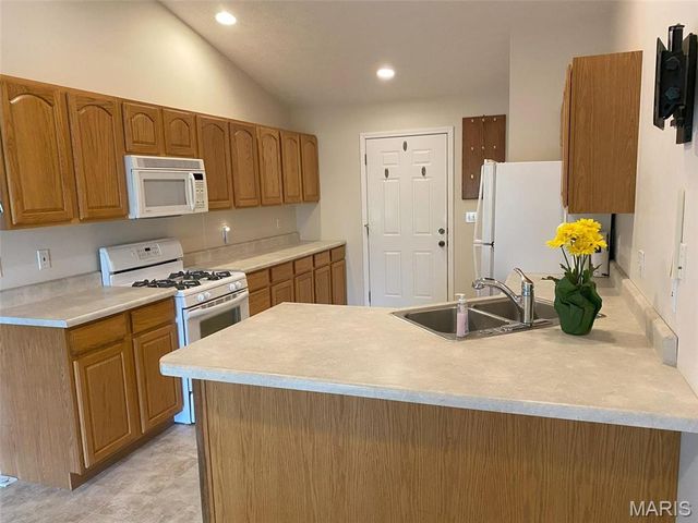 503 N Creek Crossing, Trenton, IL 62293