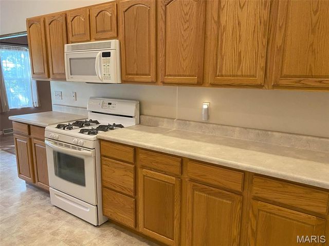 503 N Creek Crossing, Trenton, IL 62293