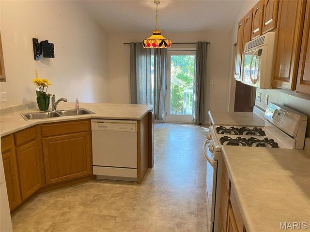 503 N Creek Crossing, Trenton, IL 62293