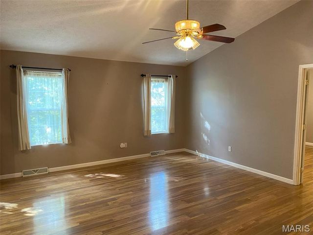 503 N Creek Crossing, Trenton, IL 62293