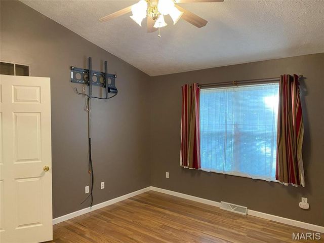 503 N Creek Crossing, Trenton, IL 62293