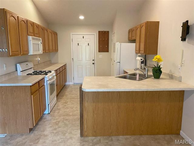 503 N Creek Crossing, Trenton, IL 62293