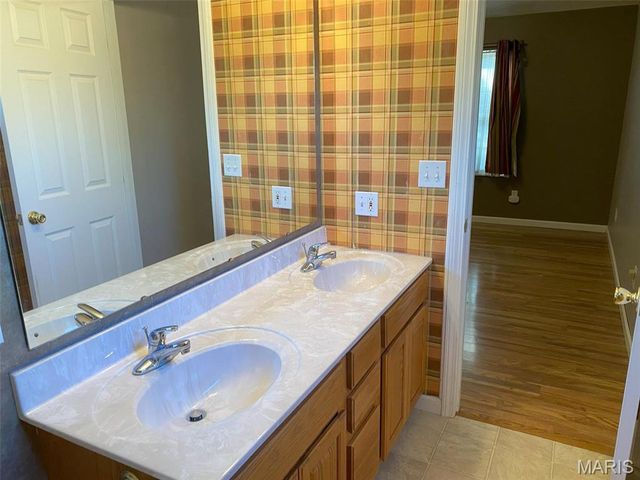 503 N Creek Crossing, Trenton, IL 62293