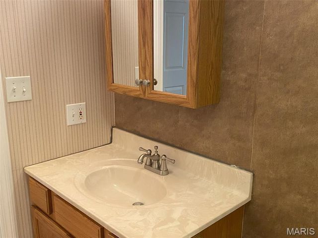 503 N Creek Crossing, Trenton, IL 62293