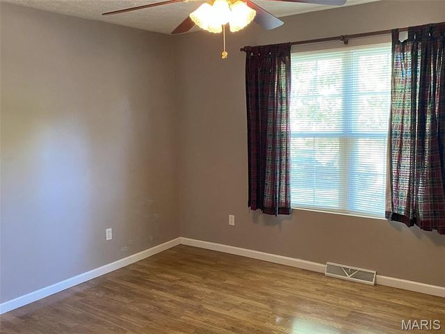 503 N Creek Crossing, Trenton, IL 62293