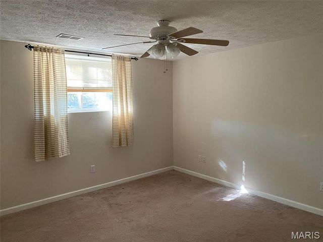 503 N Creek Crossing, Trenton, IL 62293