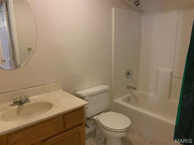 503 N Creek Crossing, Trenton, IL 62293