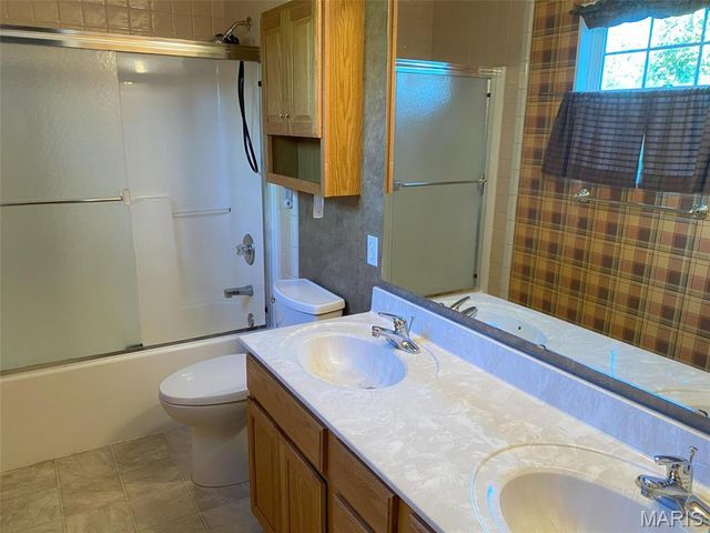 503 N Creek Crossing, Trenton, IL 62293