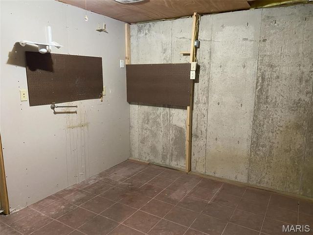 503 N Creek Crossing, Trenton, IL 62293