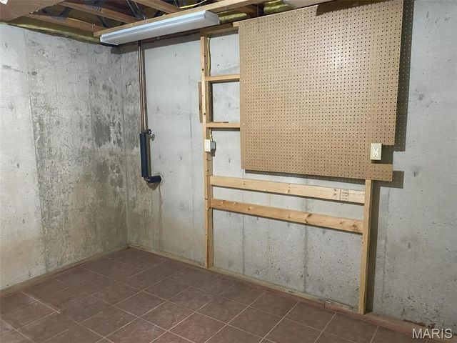 503 N Creek Crossing, Trenton, IL 62293