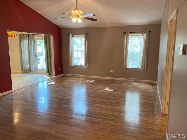 503 N Creek Crossing, Trenton, IL 62293