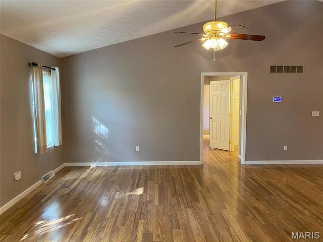 503 N Creek Crossing, Trenton, IL 62293