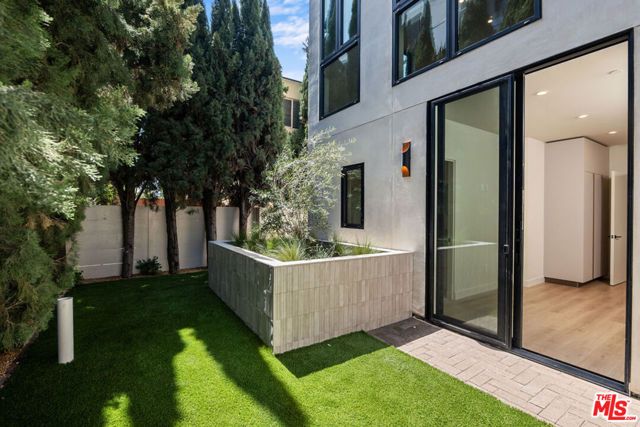 428 Arnaz Drive, Los Angeles, CA 90048