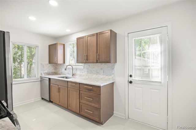 24691 Kipling Street, Oak Park, MI 48237