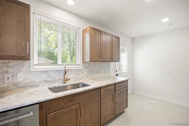 24691 Kipling Street, Oak Park, MI 48237