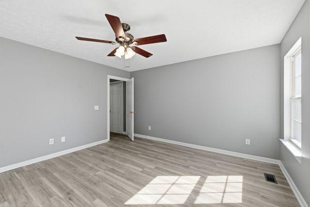2039 Sterling St, Murfreesboro, TN 37127