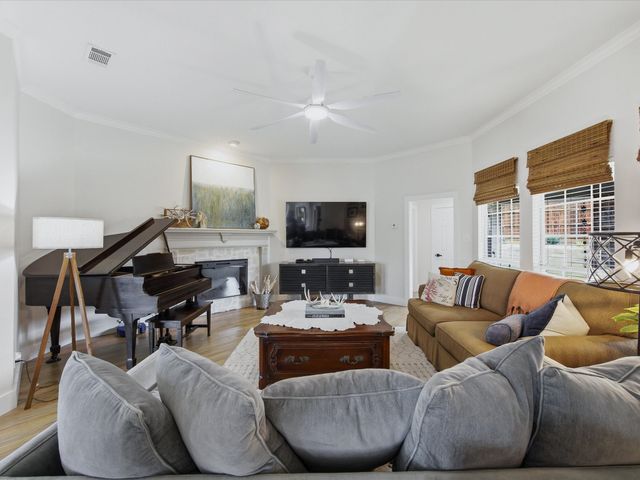 121 Daisey Lane, Justin, TX 76247