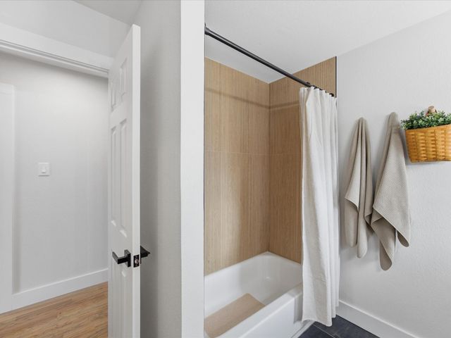 121 Daisey Lane, Justin, TX 76247