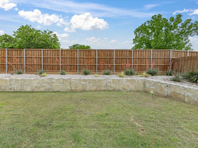 121 Daisey Lane, Justin, TX 76247