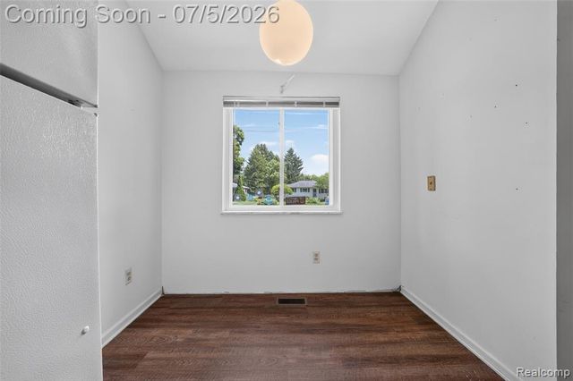 2305 Ellery Avenue, Waterford, MI 48327