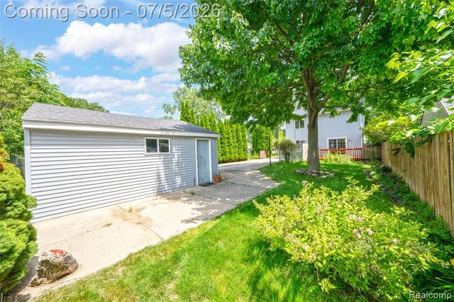 2305 Ellery Avenue, Waterford, MI 48327