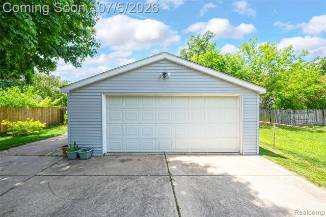 2305 Ellery Avenue, Waterford, MI 48327