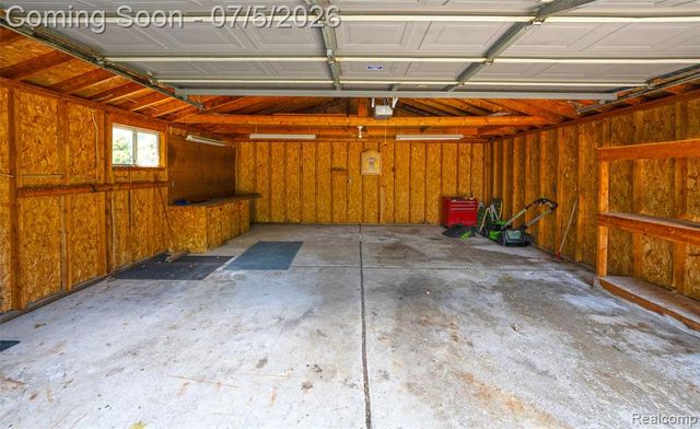 2305 Ellery Avenue, Waterford, MI 48327