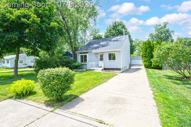 2305 Ellery Avenue, Waterford, MI 48327
