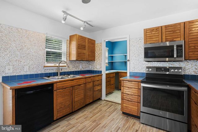 4734 OAK RD, Shady Side, MD 20764