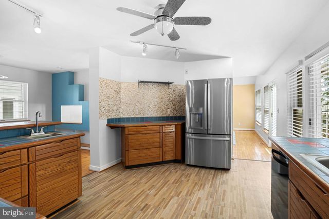 4734 OAK RD, Shady Side, MD 20764