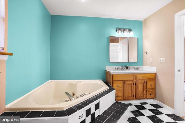4734 OAK RD, Shady Side, MD 20764