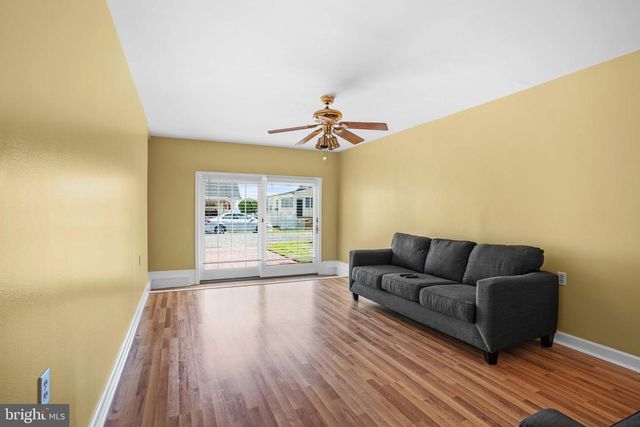 4734 OAK RD, Shady Side, MD 20764