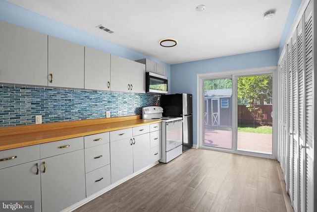 4734 OAK RD, Shady Side, MD 20764