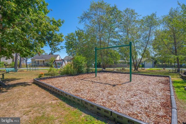 4734 OAK RD, Shady Side, MD 20764