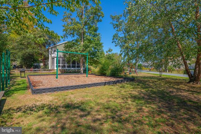 4734 OAK RD, Shady Side, MD 20764