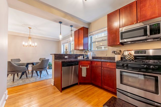 617 Washington Boulevard 2N, Oak Park, IL 60302