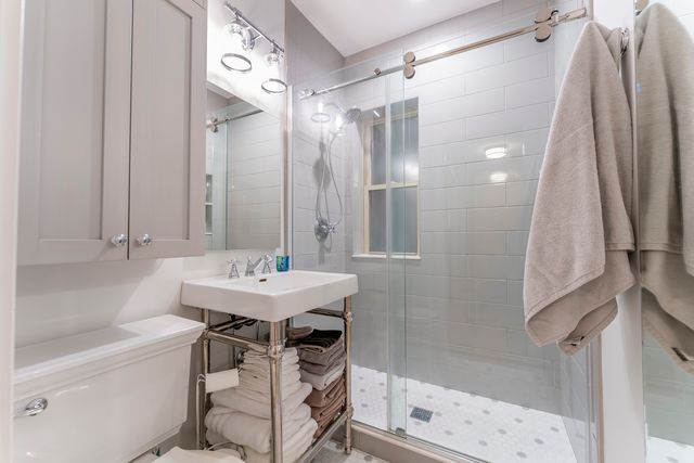 617 Washington Boulevard 2N, Oak Park, IL 60302