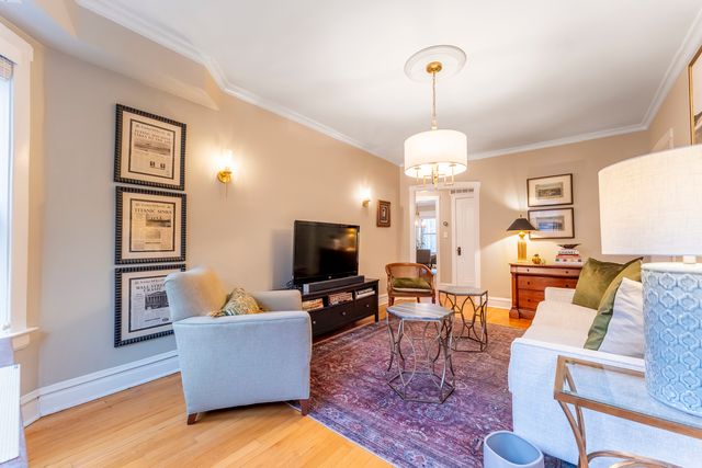 617 Washington Boulevard 2N, Oak Park, IL 60302