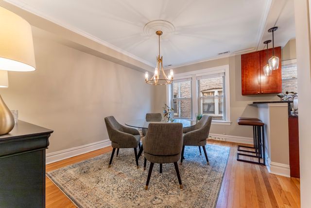 617 Washington Boulevard 2N, Oak Park, IL 60302