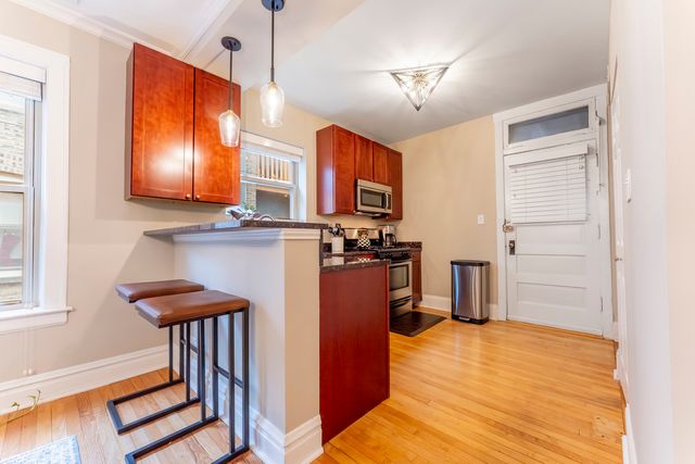 617 Washington Boulevard 2N, Oak Park, IL 60302