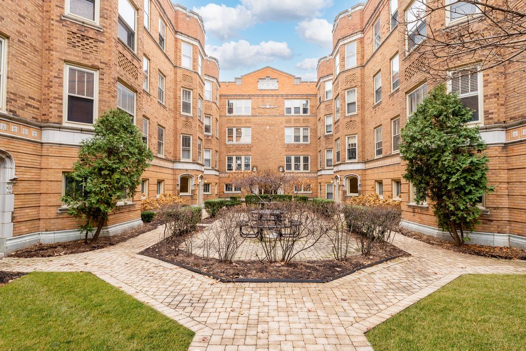 617 Washington Boulevard 2N, Oak Park, IL 60302